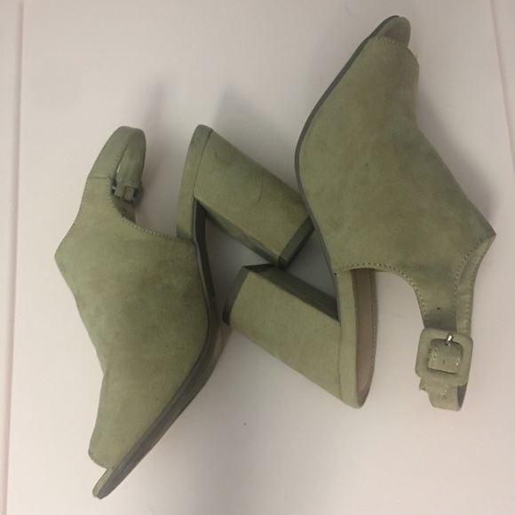 3/$32 New York & Company Chunky Block Heels Sandals Size 6 - Picture 4 of 6